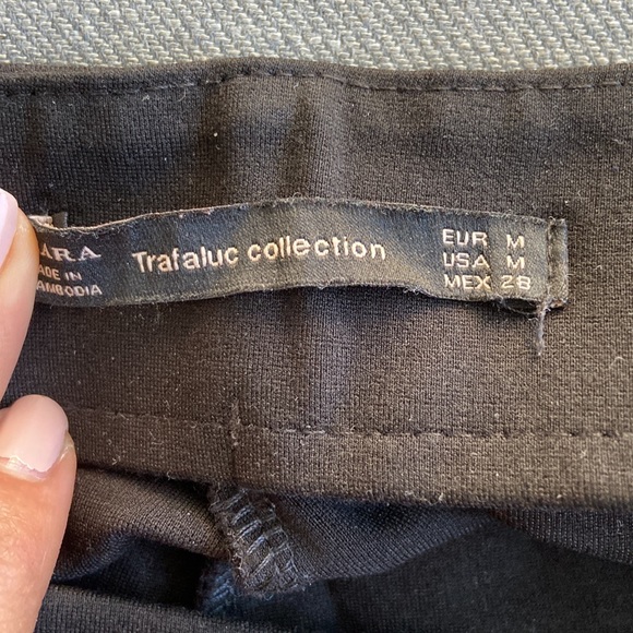 Black stretch Zara pants with white stripe, Size M. - Picture 3 of 3